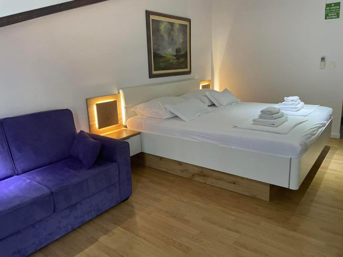 Bed and Breakfast Dela Хвар Экстерьер фото