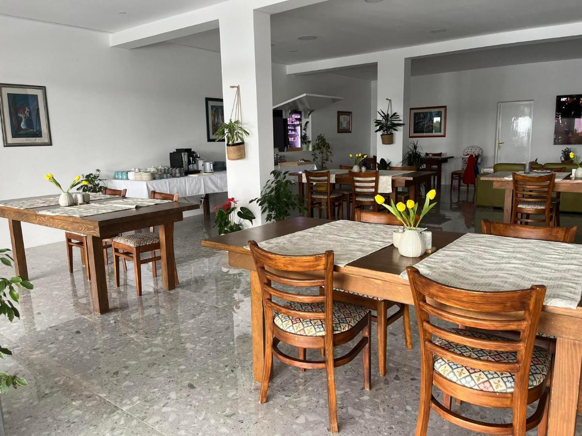 Bed and Breakfast Dela Хвар Экстерьер фото
