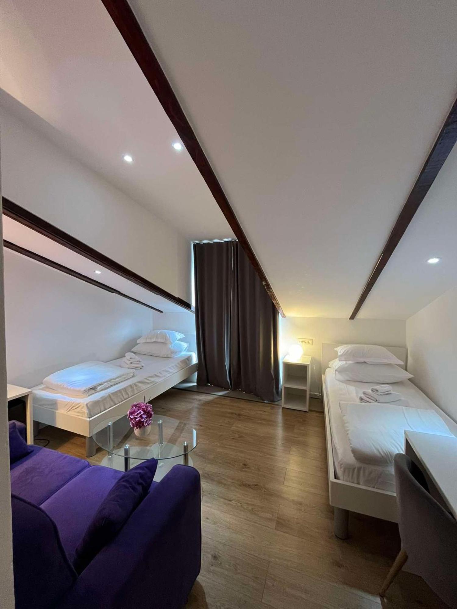 Bed and Breakfast Dela Хвар Экстерьер фото