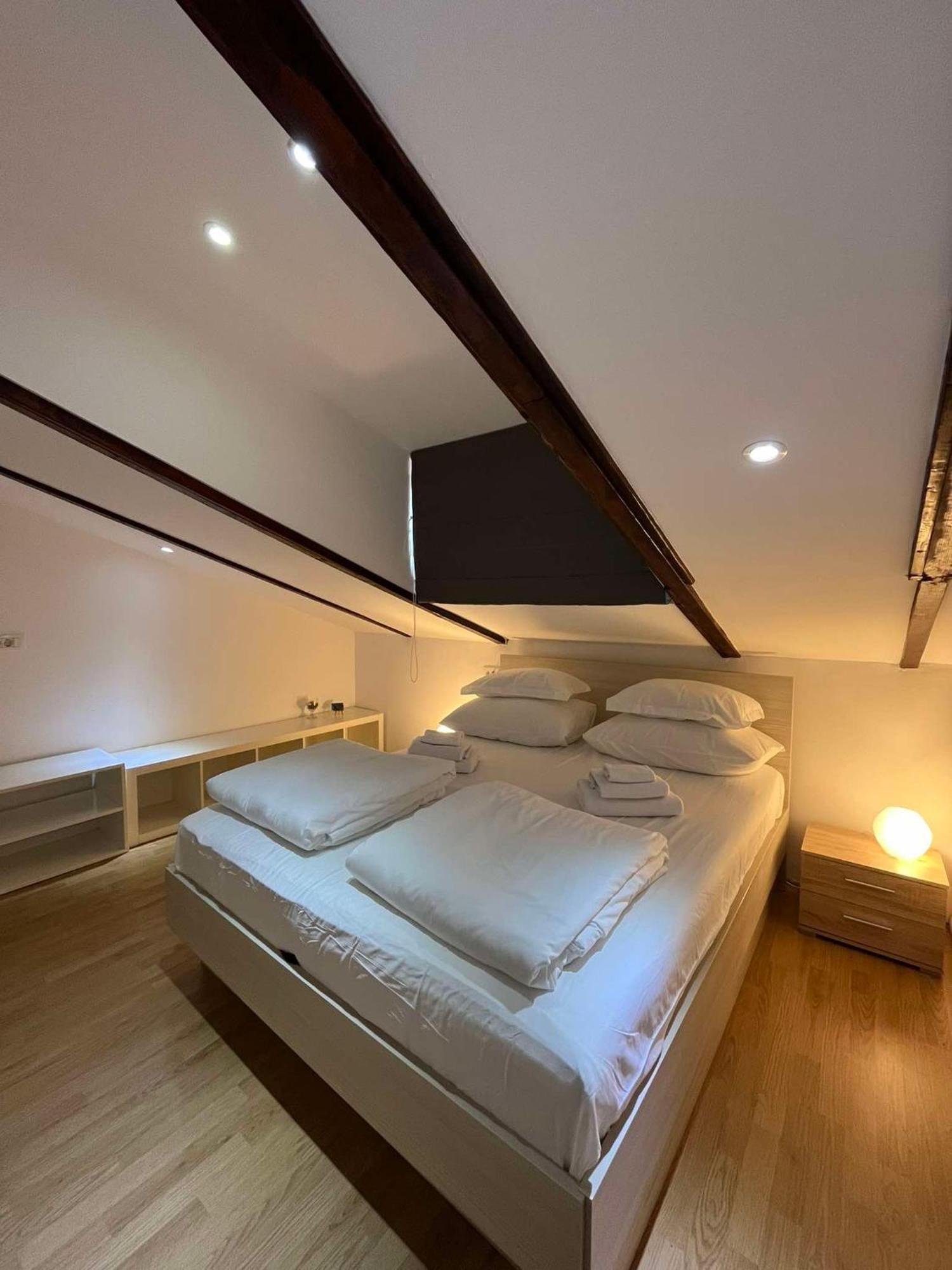 Bed and Breakfast Dela Хвар Экстерьер фото
