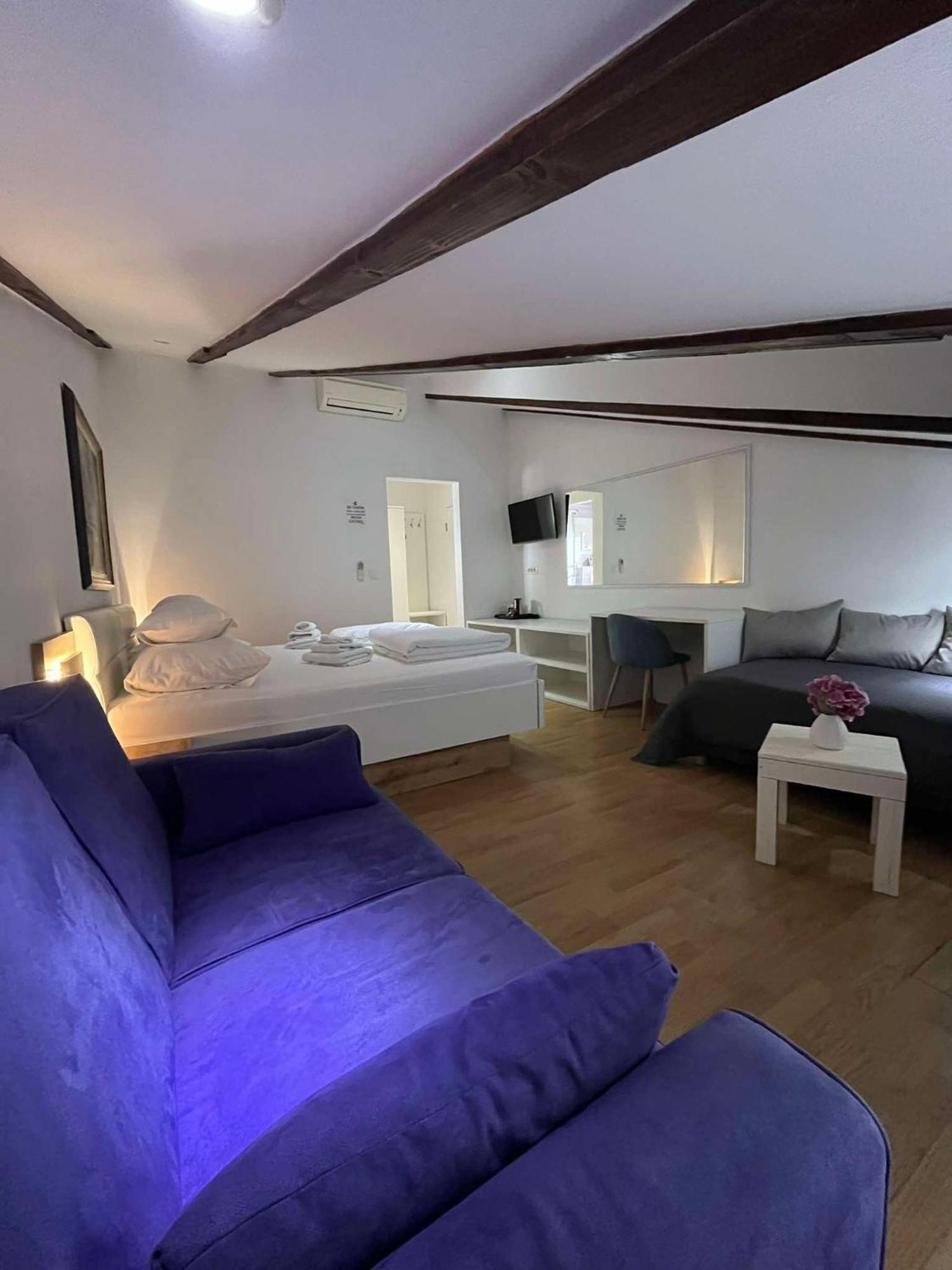 Bed and Breakfast Dela Хвар Экстерьер фото