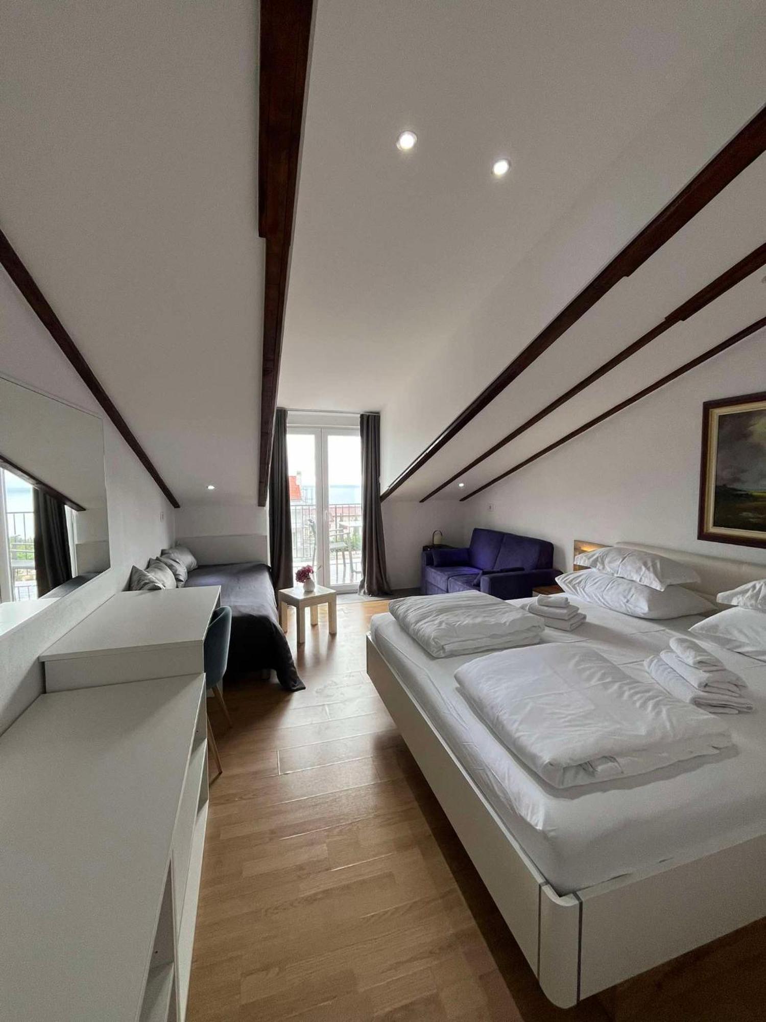 Bed and Breakfast Dela Хвар Экстерьер фото
